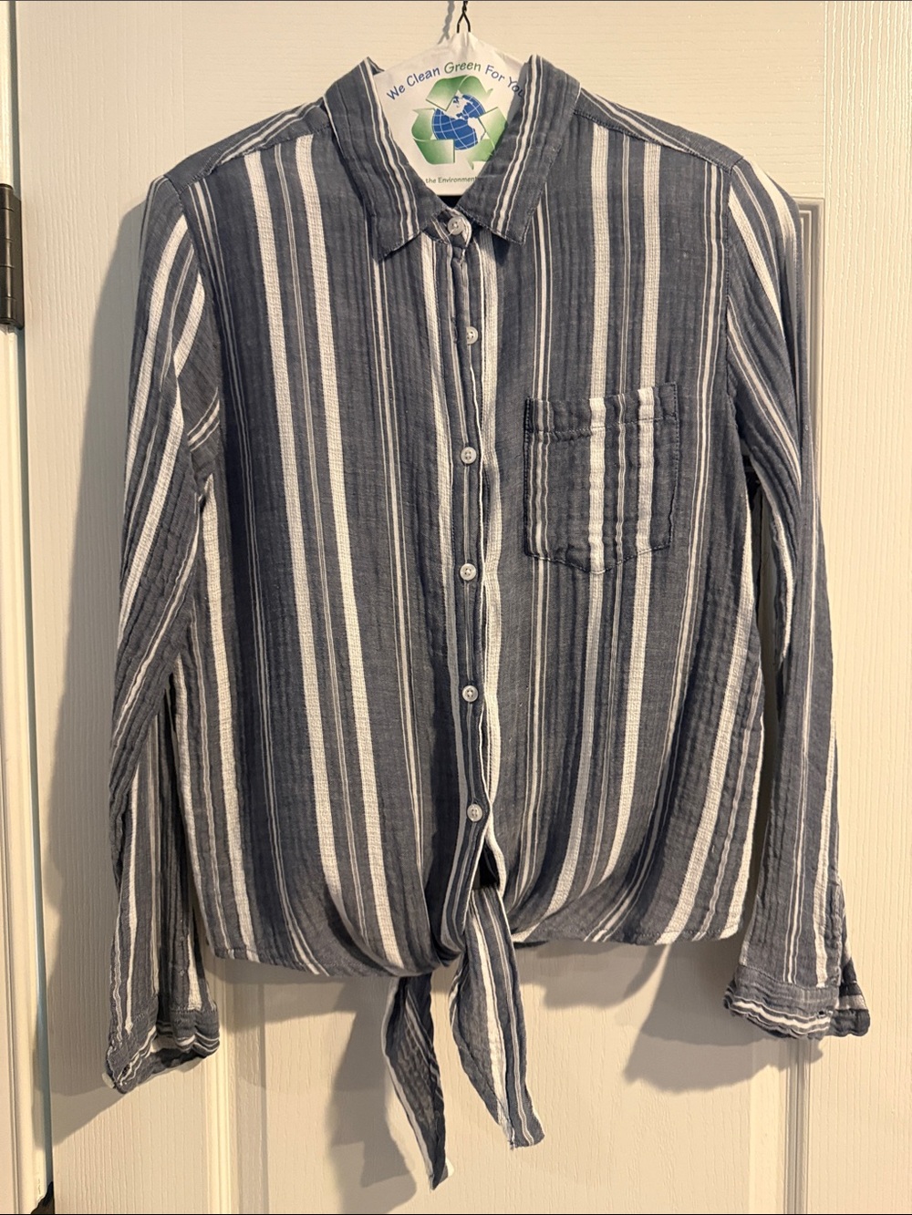 dylan Blue & White Striped Button-Front Tie-Hem Shirt
